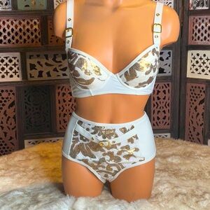 VINTAGE White/Gold bikini sz 4-6